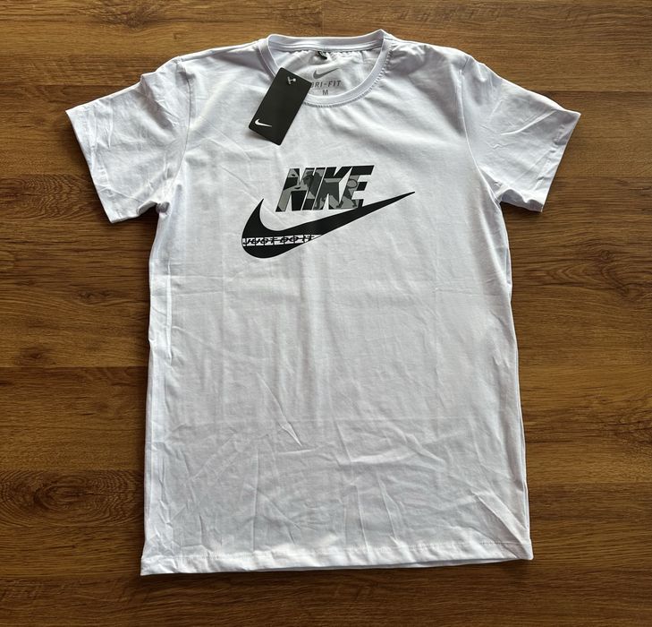 Мъжка,памучна,бяла тениска Nike със сиво лого