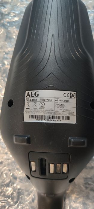 Безжична вертикална Прахосмукачка AEG без зарядно