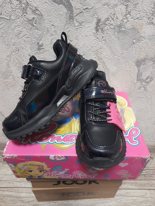 Кроссовки на девочку