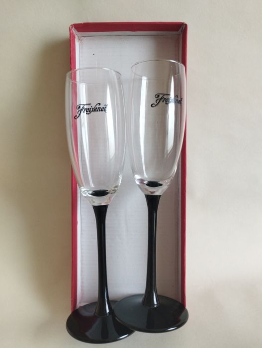 Продаются 2 фужера