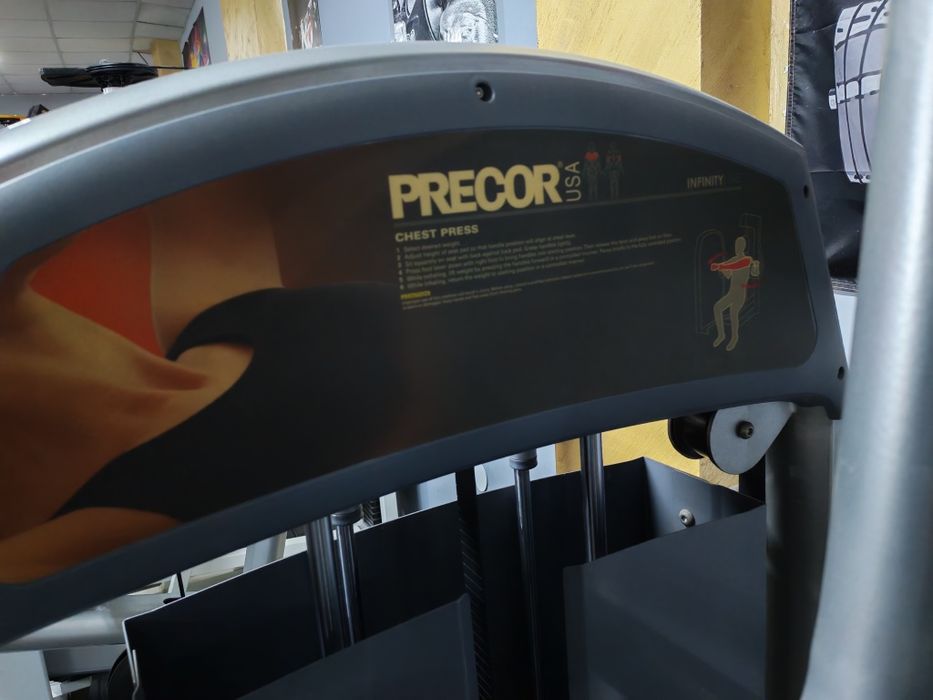 Машина за гърди PRECOR