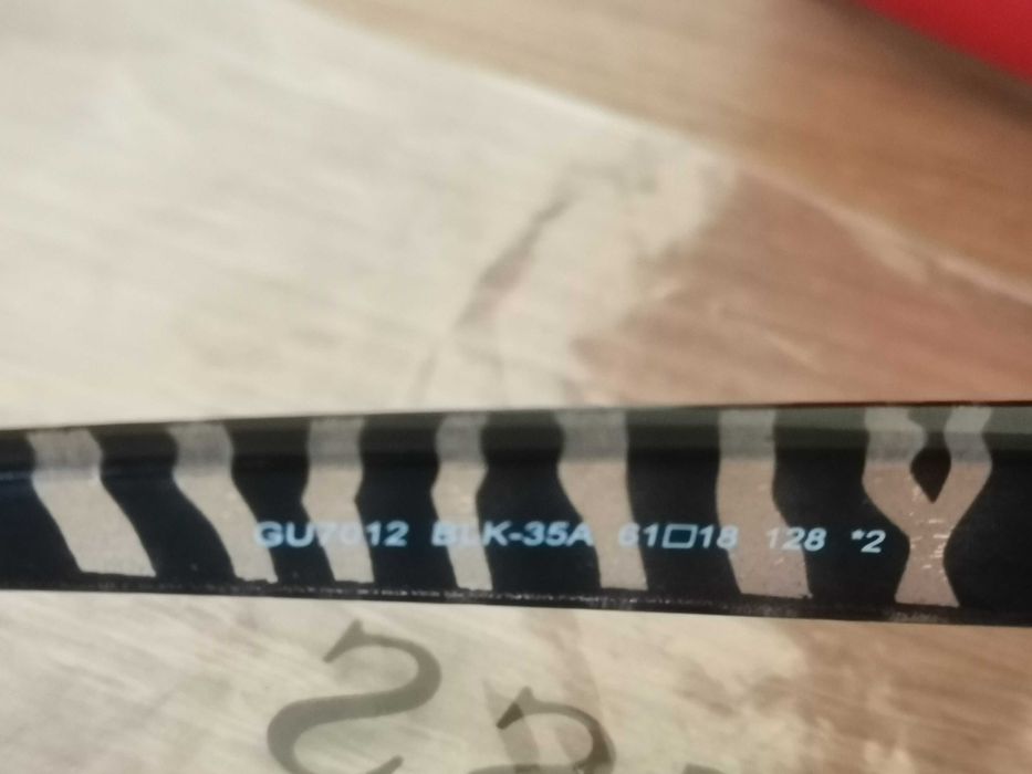 Очила Guess, нов модел правоъгълна форма чисто нови.