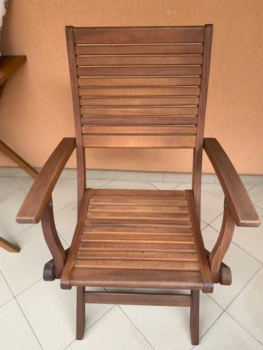 Градинска маса с два стола