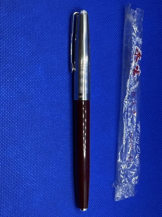 Stilou chinezesc Wing Sung rosu NOS