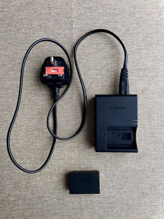 Canon EOS RP + зарядно, нова батерия и 2 допълнителни батерии