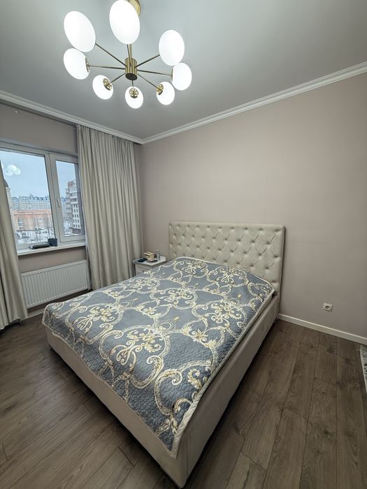 кровать двуспальная и матрас