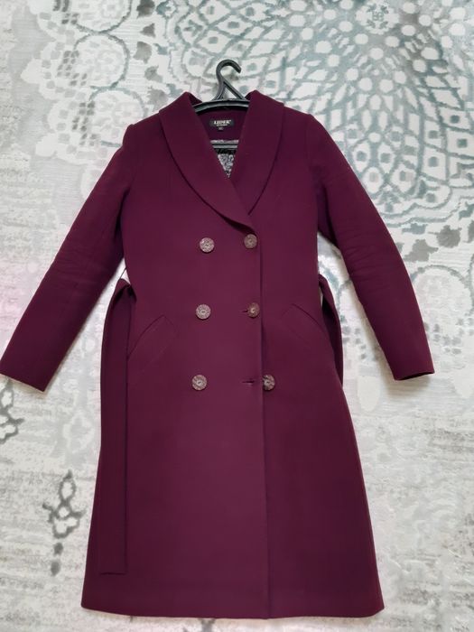 Продается в очень отличном качестве зимнее классическое  пальто