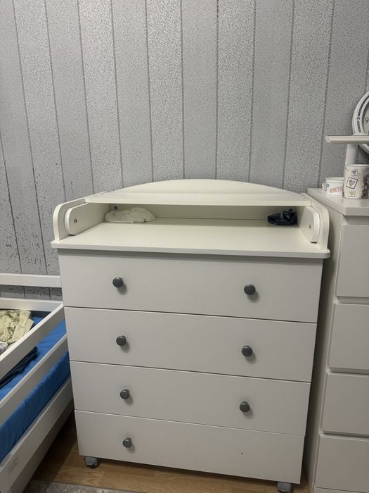 Продам пеленальный столик