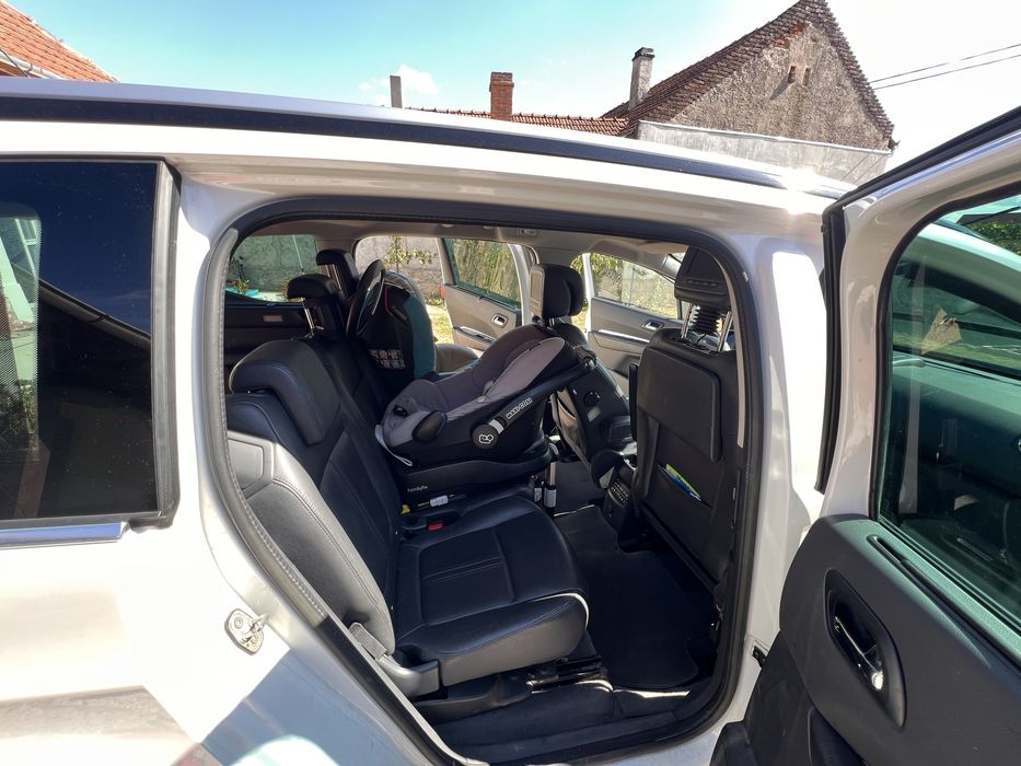 Peugeot 5008 2014  7 locuri 240000 km reali, consum 5,5% Full Option !