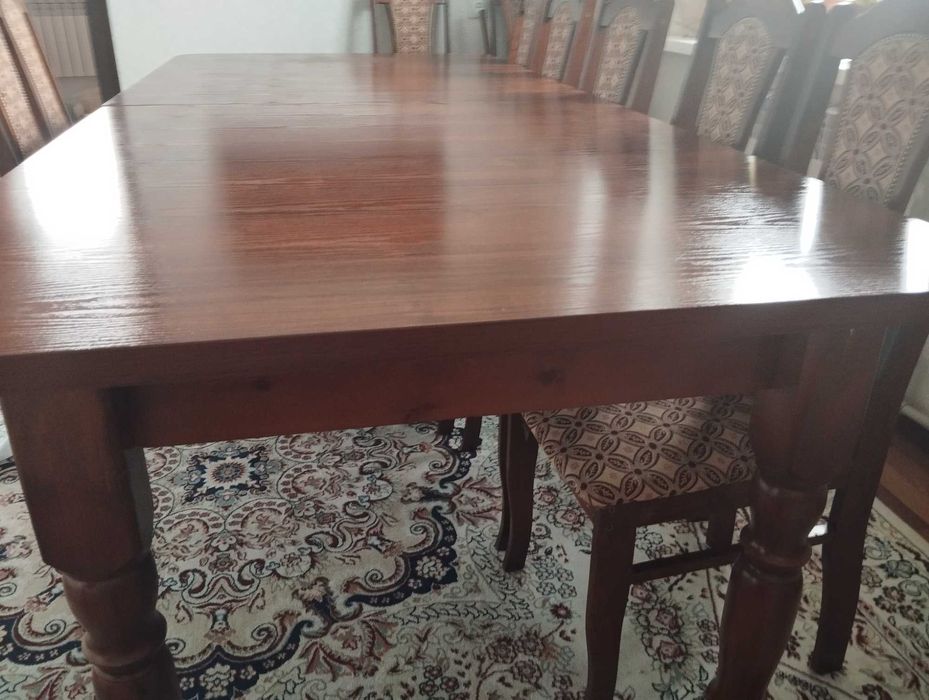 Продается стол для гостиной