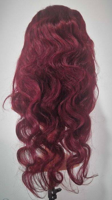 Естествена бразилска перука 75 см – тъмно червена, чуплива, дантелена