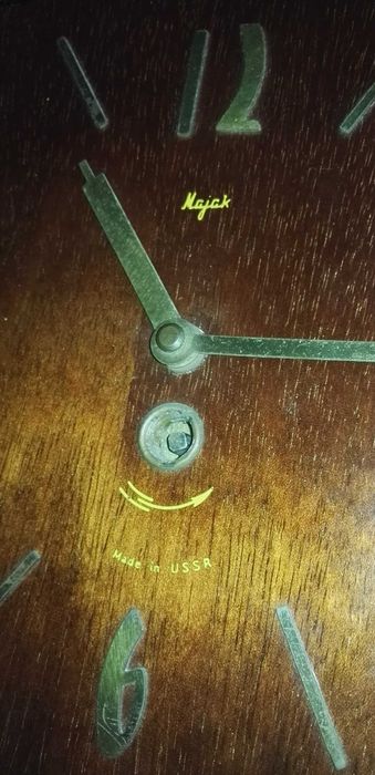 Настенные часы Маяк