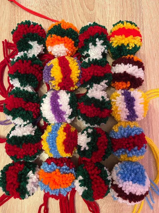 Топче, топчета от прежда, помпон, пискюл, пушета