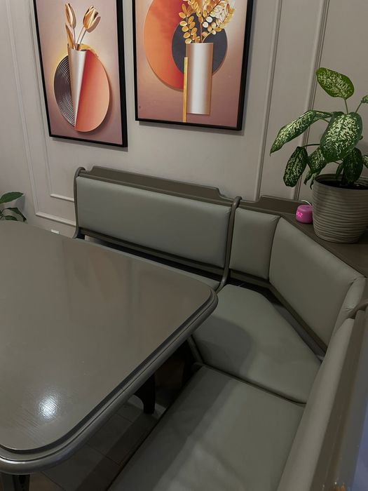 Стол, угловой, три стула