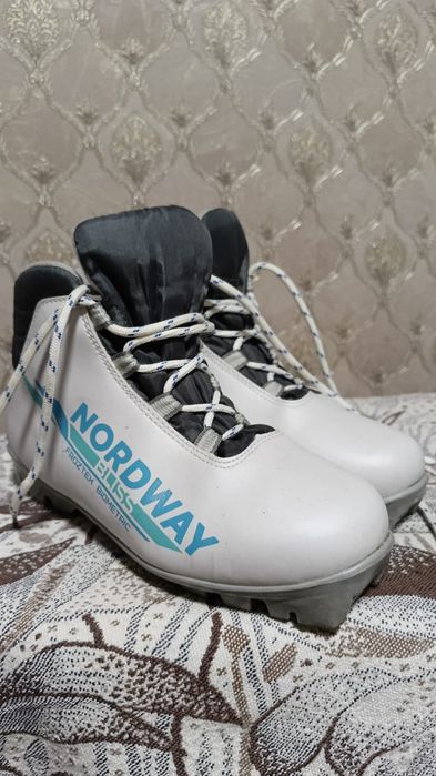 Ботинки лыжные р.р36-37