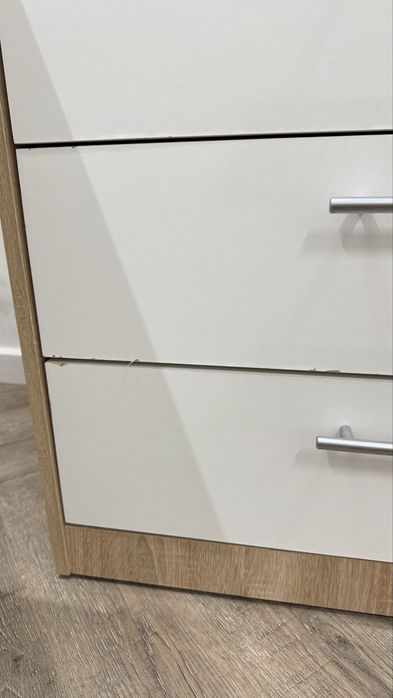 Комод с выдвижными ящиками