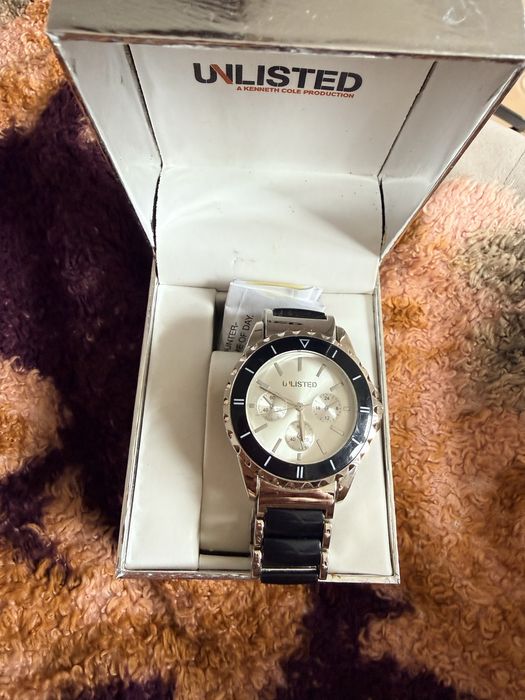 Продается женские часы