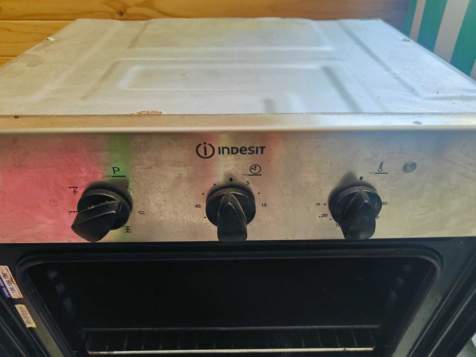 Фурна Indesit за вграждане напълно изправна