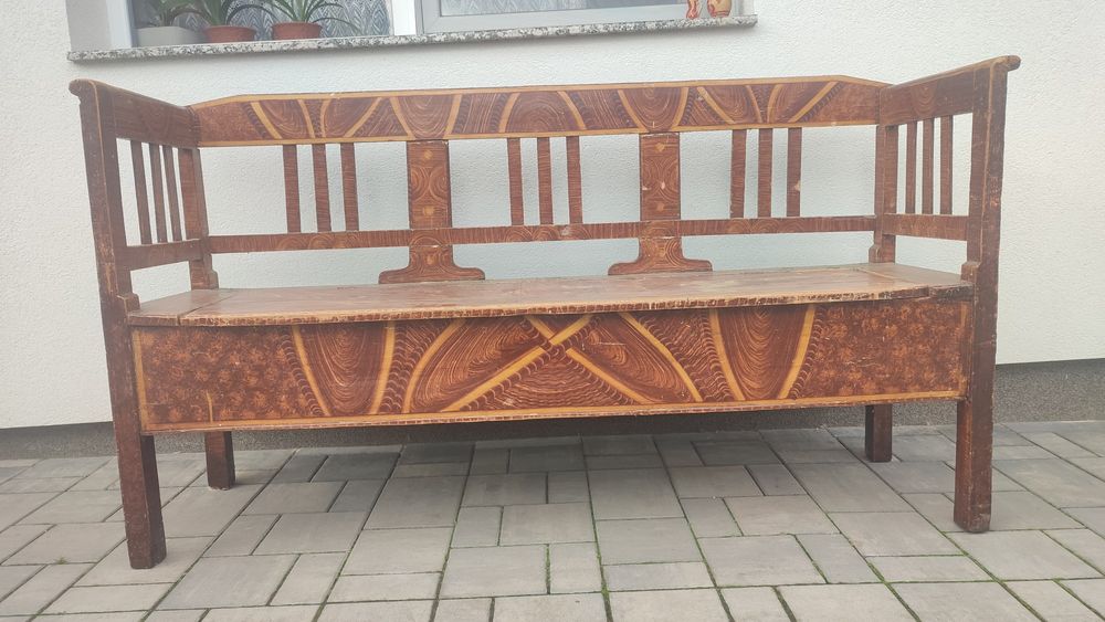 Banca veche din lemn, lavita