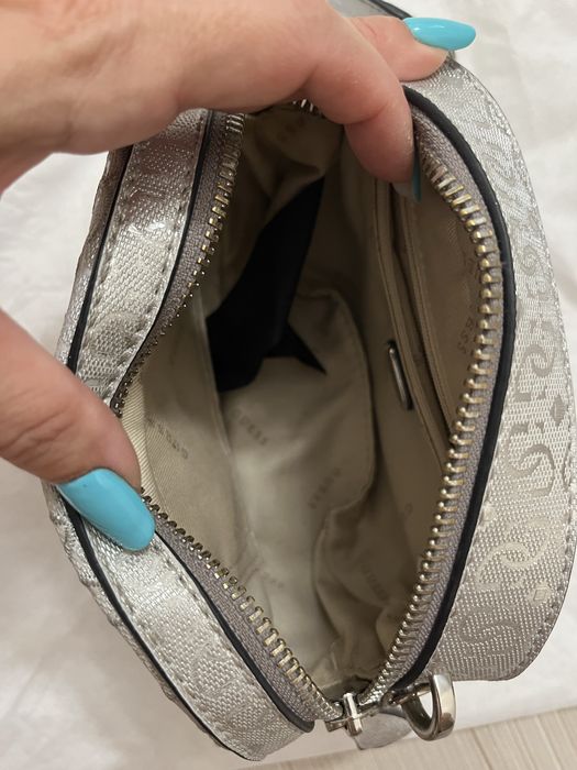 Geanta Guess crossbody