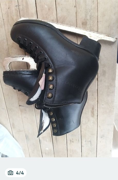 Vand patine artistice, negre, mărimea 35, stare foarte buna