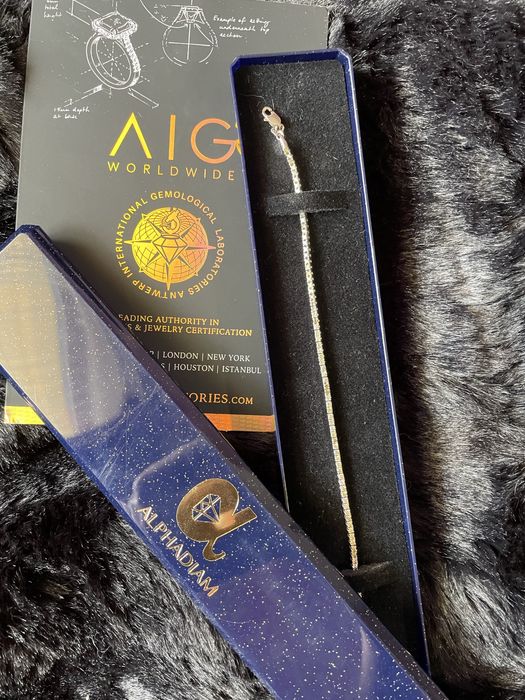 Невероятна тенис гривна от бяло злато и натурални диаманти