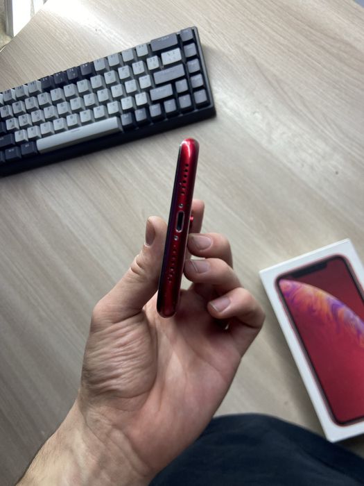 Iphone xr 64gb red.