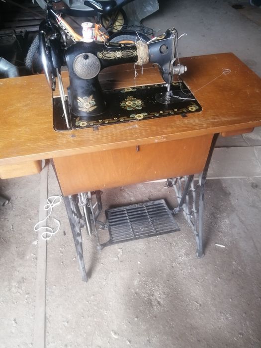 Продам швейную машину