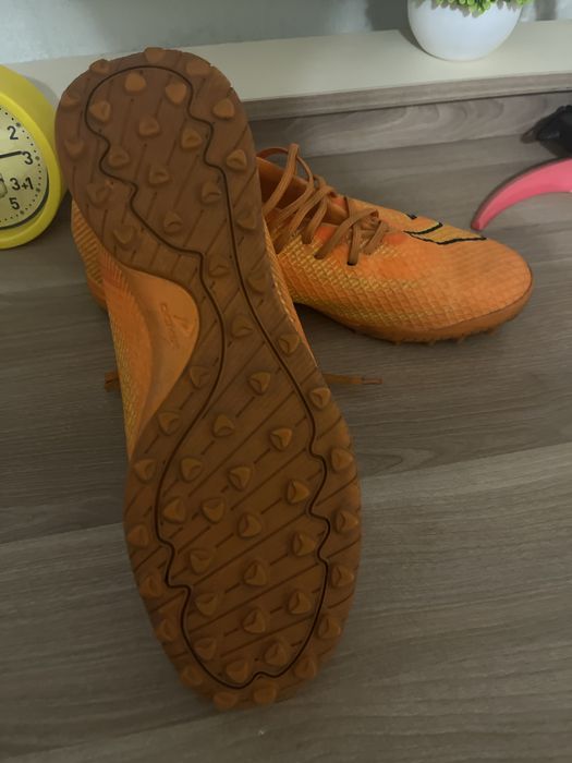 Бутцы для игры в футбол