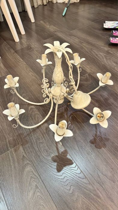 Продам дорогую люстру