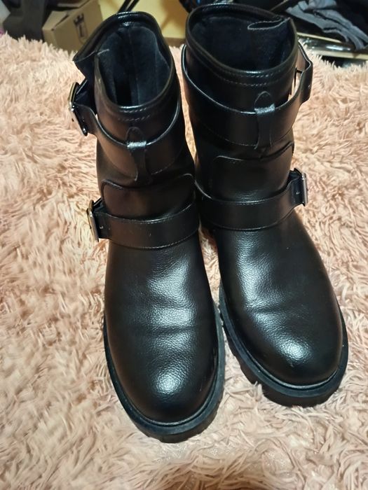 Дамски боти  на,H/M нови  41 номер но отговарят  на 40  номер