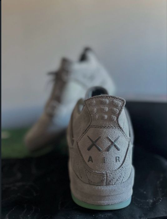 Air Jordan 4 x KAWS лимитирани обувки!