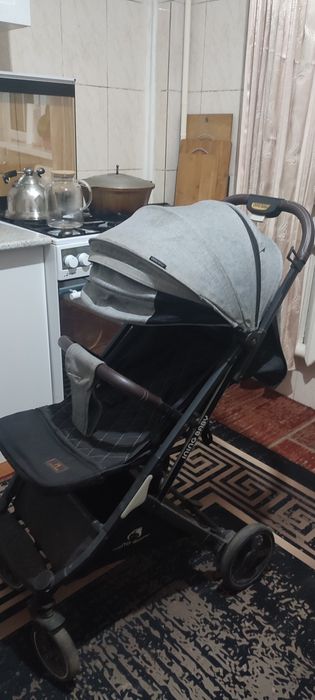 Продаю коляску очень хорошем состаяние