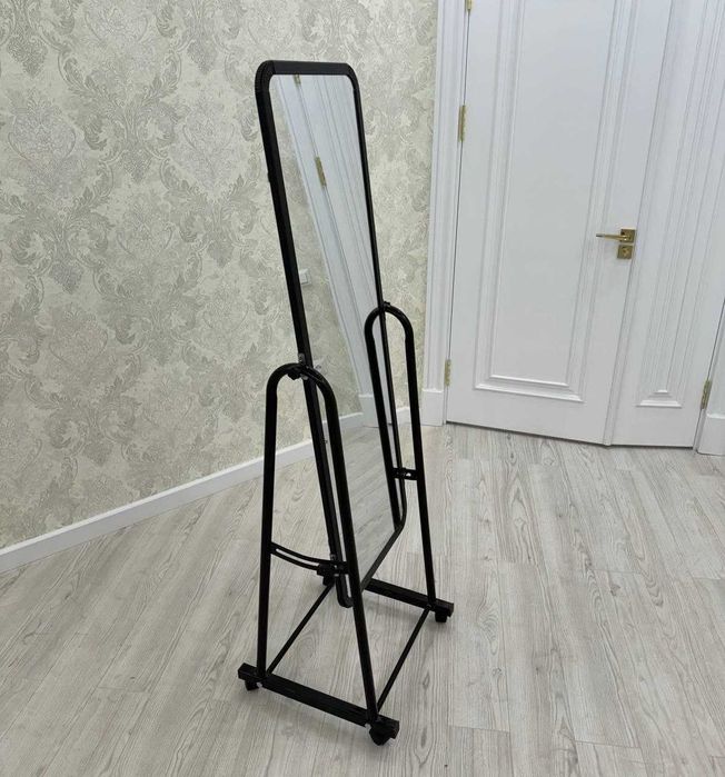 Зеркало на колесах металлическая