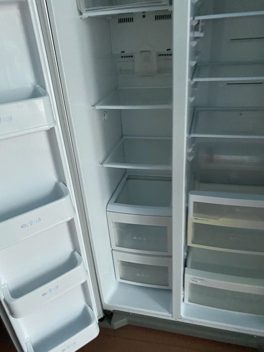 Холодильник и полка под телевизор б/у