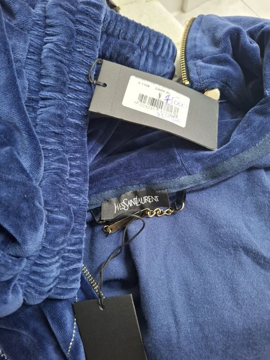 Спортивный костюм