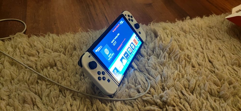 Nintendo Switch OLED със 128 гб SD карта