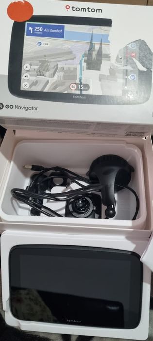Vând  TomTom  Go Navigator 7"  Wifi,  Bluetooth,  etc.