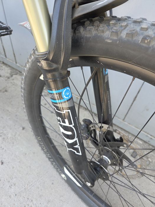 Giant Trance 2. L size. 27.5. Fox. RaceFace.