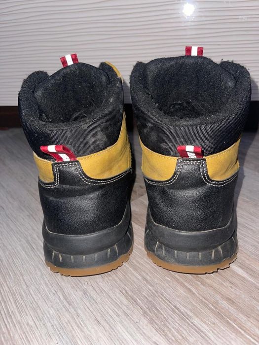 Продам зимние сапоги для мальчика 39 размер