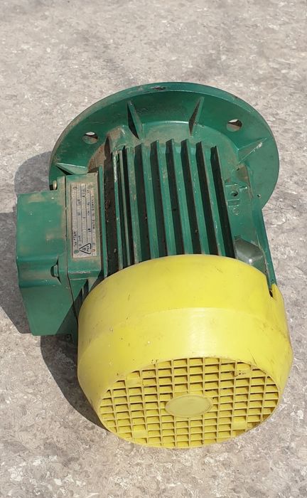 Motoare electrice trifazice nefolosite