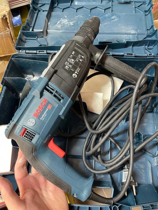Rotopercutanta cu percuție Bosch Professional GBH 2-28 F (880W, diametru maxim de găurire în beton: 28 mm, set de 6 burghie, SDS-plus, în L-BOXX)