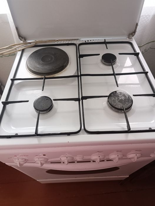 Продам газовую плиту