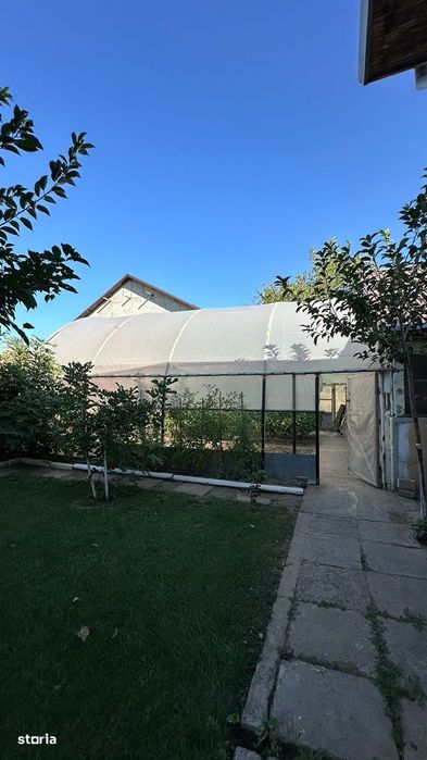 Casă spațioasă cu grădină, piscină și potențial venit din închiriere