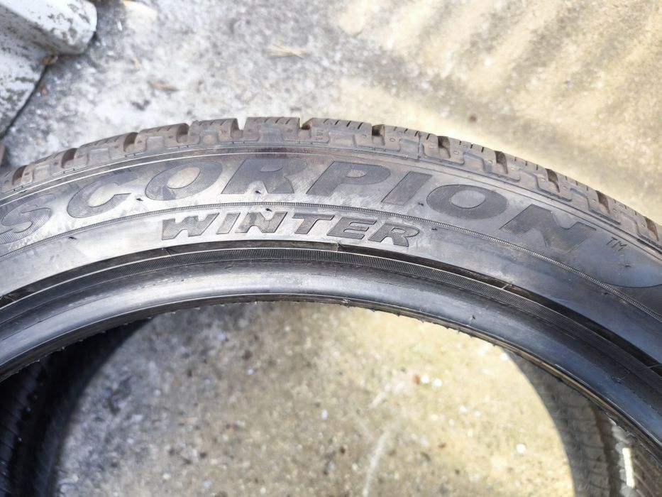 295/35-22 Pirelli scorpion еденичка