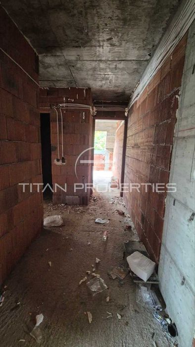 Тристаен апартамент в Центъра