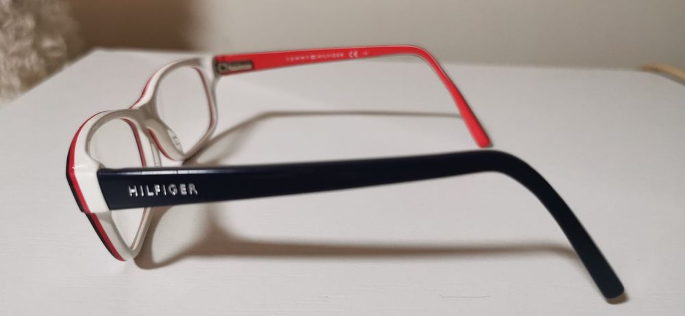 Rama ochelari Tommy Hilfiger impecabile