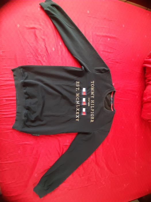 Bluza Tommy Hilfiger 
Stare : 10/10 ca nou
Am primit o si nu am purtat