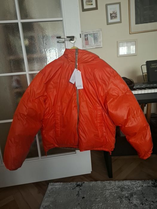 Vand geaca Lacoste cu  puf
