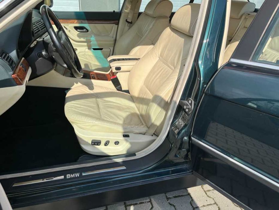BMW seria 7 model e38 735i Automat